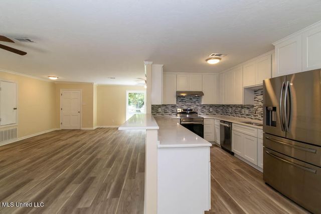 13128 Hanover Drive, Ocean Springs, MS 39564