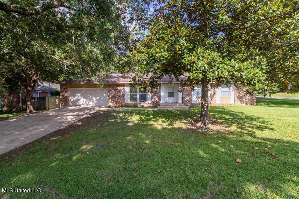 13128 Hanover Drive, Ocean Springs, MS 39564