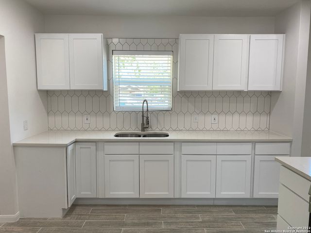 202 McCAULEY BLVD, San Antonio, TX 78221