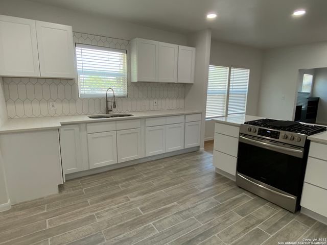 202 McCAULEY BLVD, San Antonio, TX 78221