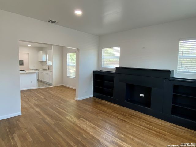 202 McCAULEY BLVD, San Antonio, TX 78221