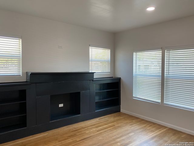 202 McCAULEY BLVD, San Antonio, TX 78221