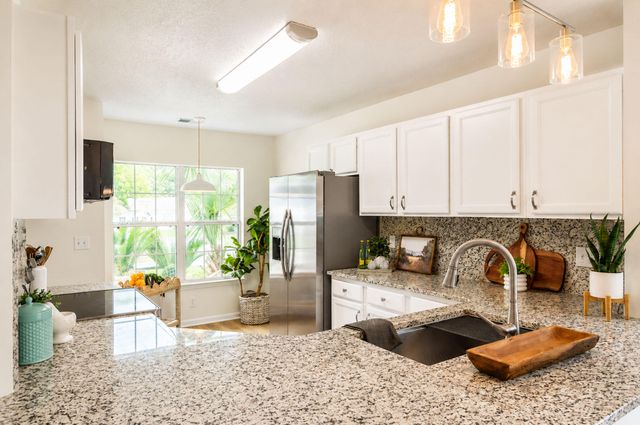 7312 Suncatcher Drive, Hanahan, SC 29410