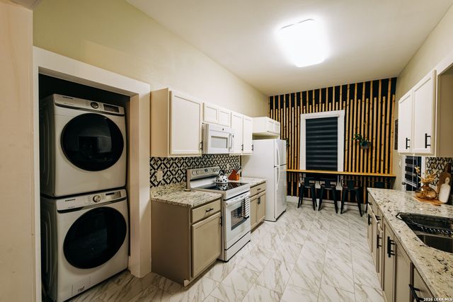 168 Halliday, San Antonio, TX 78210