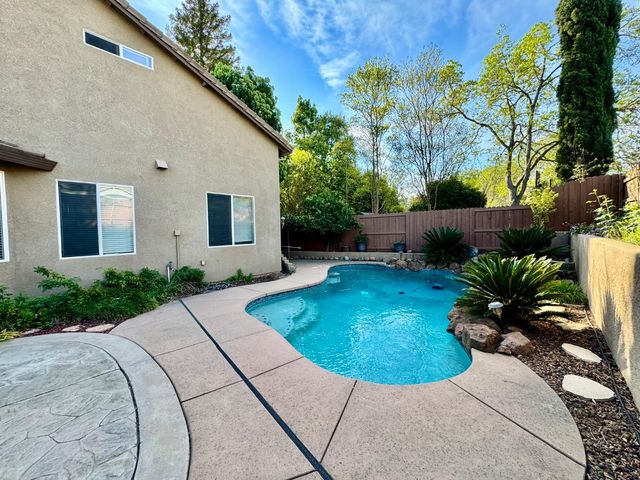 8215 Gold Sierra Ct, Antelope, CA 95843