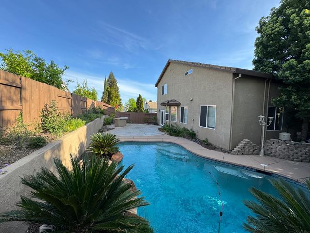 8215 Gold Sierra Ct, Antelope, CA 95843