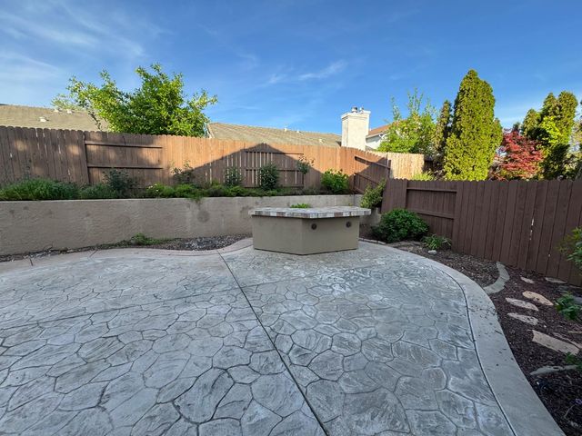 8215 Gold Sierra Ct, Antelope, CA 95843