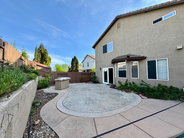 8215 Gold Sierra Ct, Antelope, CA 95843