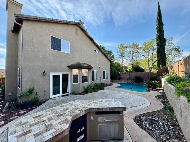 8215 Gold Sierra Ct, Antelope, CA 95843