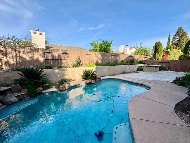 8215 Gold Sierra Ct, Antelope, CA 95843