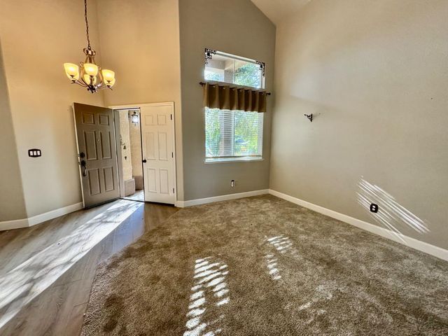 8215 Gold Sierra Ct, Antelope, CA 95843