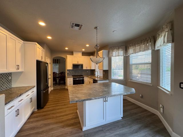 8215 Gold Sierra Ct, Antelope, CA 95843