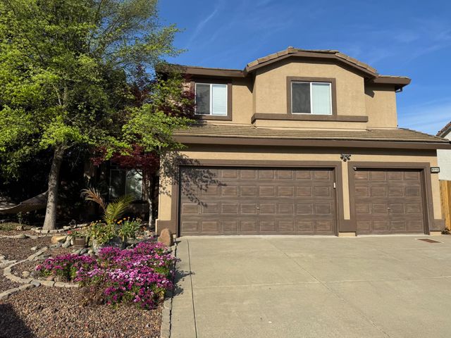 8215 Gold Sierra Ct, Antelope, CA 95843