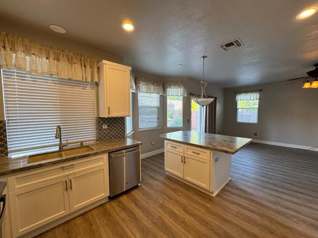 8215 Gold Sierra Ct, Antelope, CA 95843