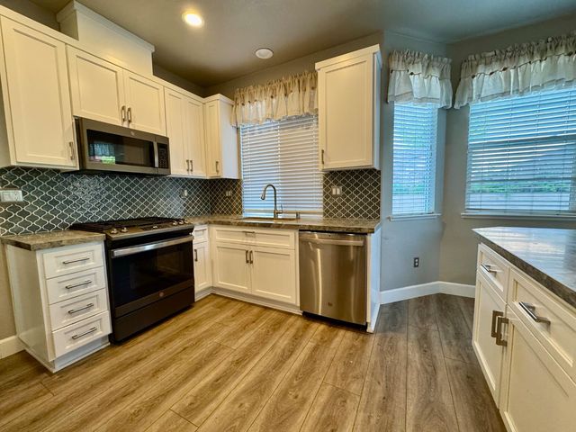 8215 Gold Sierra Ct, Antelope, CA 95843