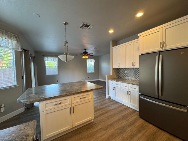 8215 Gold Sierra Ct, Antelope, CA 95843