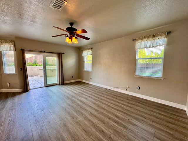 8215 Gold Sierra Ct, Antelope, CA 95843