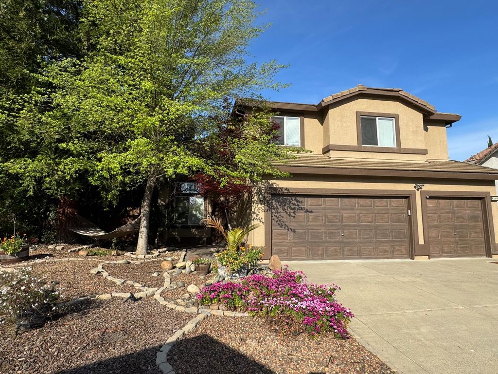 8215 Gold Sierra Ct, Antelope, CA 95843