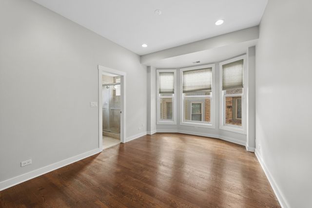 812 North Boulevard 201, Oak Park, IL 60302