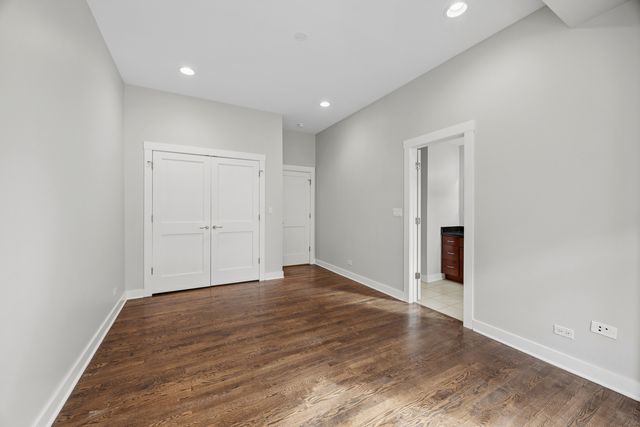 812 North Boulevard 201, Oak Park, IL 60302