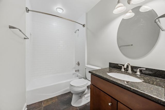 812 North Boulevard 201, Oak Park, IL 60302