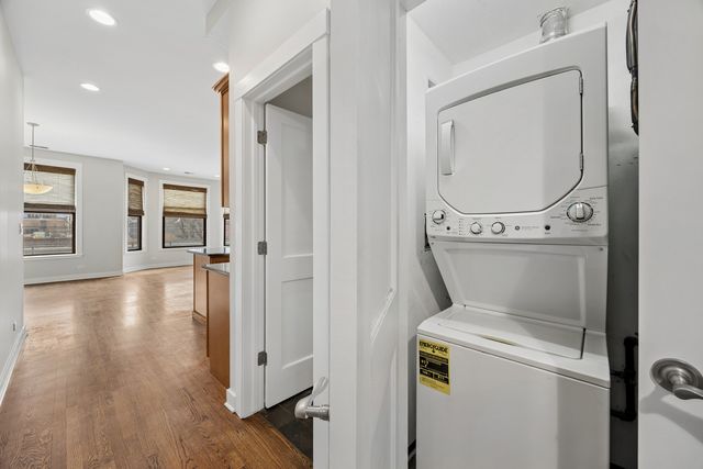 812 North Boulevard 201, Oak Park, IL 60302