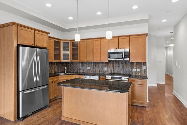 812 North Boulevard 201, Oak Park, IL 60302