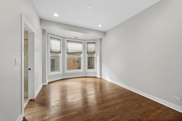 812 North Boulevard 201, Oak Park, IL 60302