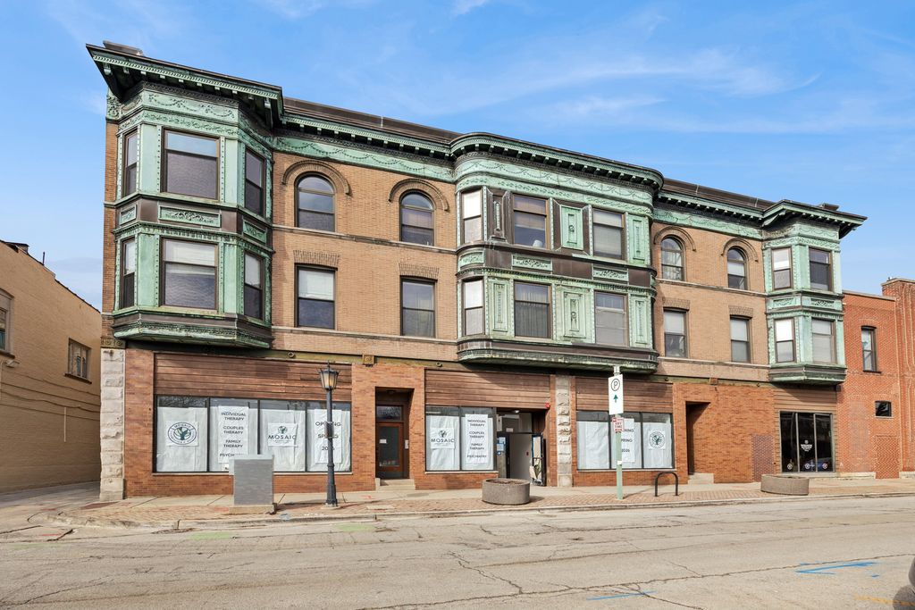 812 North Boulevard 201, Oak Park, IL 60302