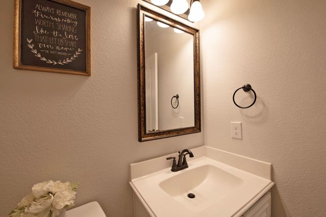 412 W Autumn Hill Bluff, Lavon, TX 75166