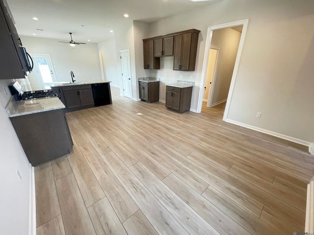 32635 Flower Tree Ct, Walker, LA 70785