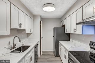 5300 HOLMES RUN PKWY #212, Alexandria, VA 22304