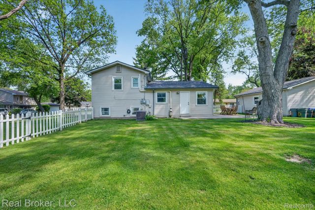 6551 Duffield Street, West Bloomfield Charter Township, MI 48324