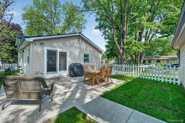 6551 Duffield Street, West Bloomfield Charter Township, MI 48324