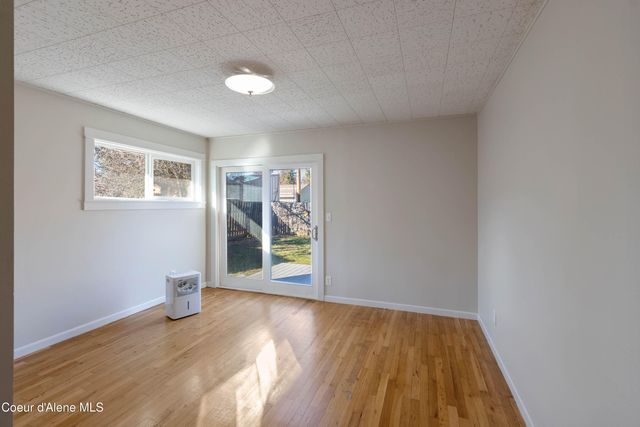 218 S 2nd Ave, Sandpoint, ID 83864