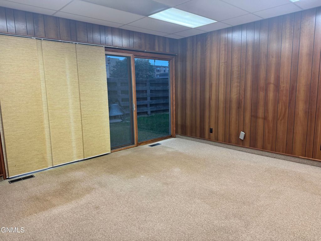 210 1st Avenue NW, Mandan, ND 58554 photo 10