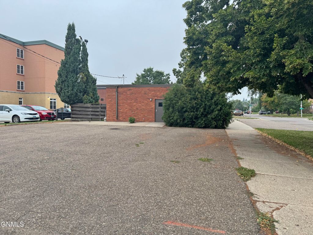 210 1st Avenue NW, Mandan, ND 58554 photo 13