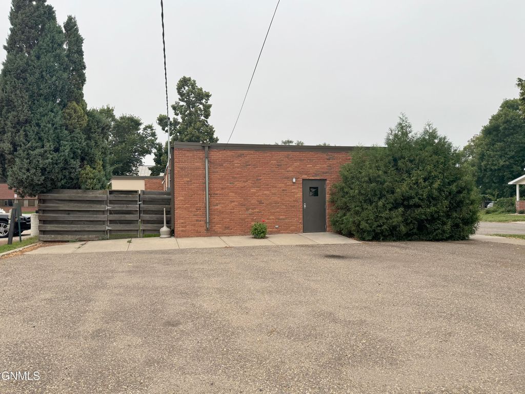 210 1st Avenue NW, Mandan, ND 58554 photo 14