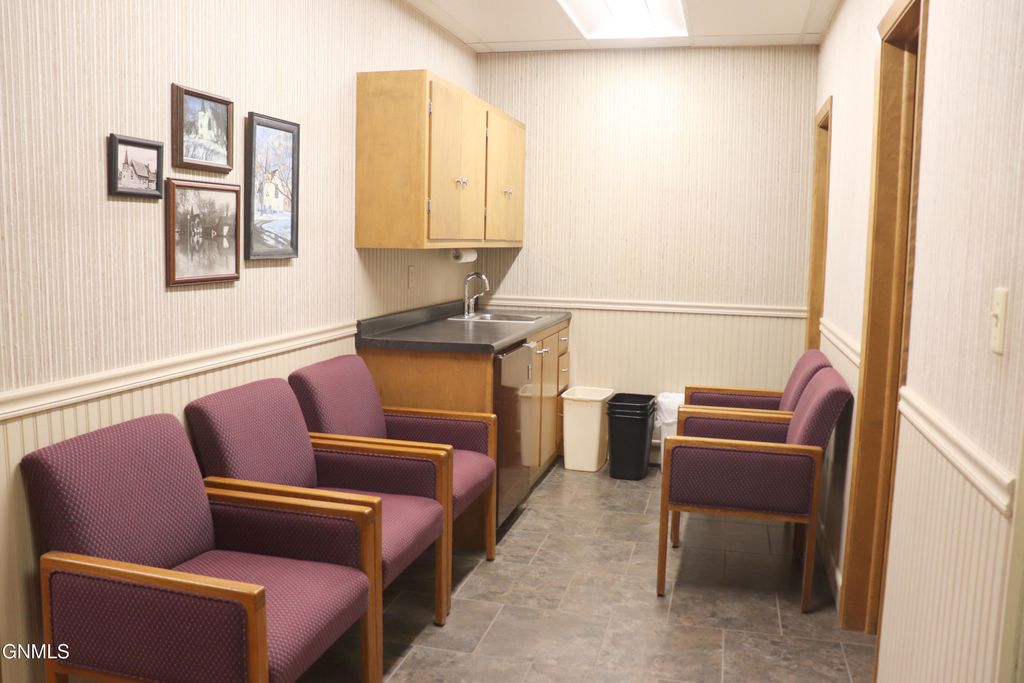 210 1st Avenue NW, Mandan, ND 58554 photo 7