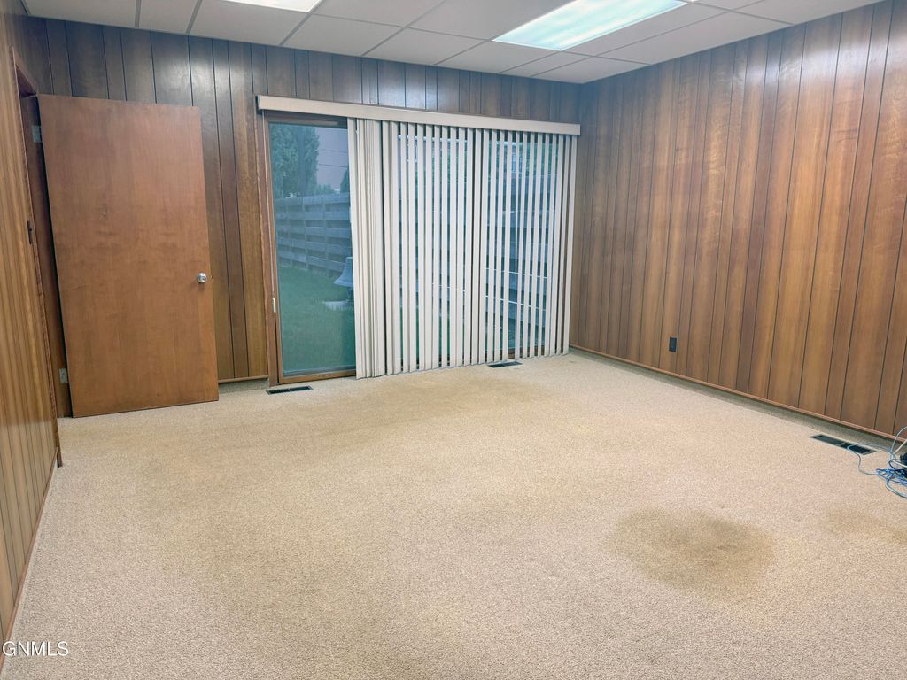 210 1st Avenue NW, Mandan, ND 58554 photo 9