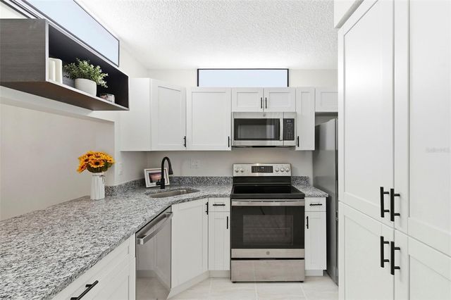 1871 PINE RIDGE WAY W B2, Palm Harbor, FL 34684