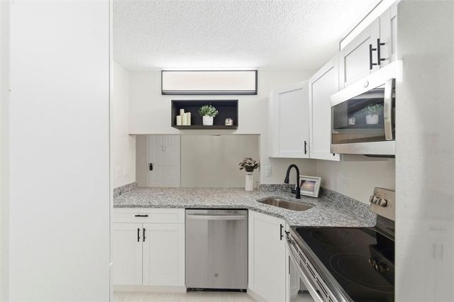 1871 PINE RIDGE WAY W B2, Palm Harbor, FL 34684