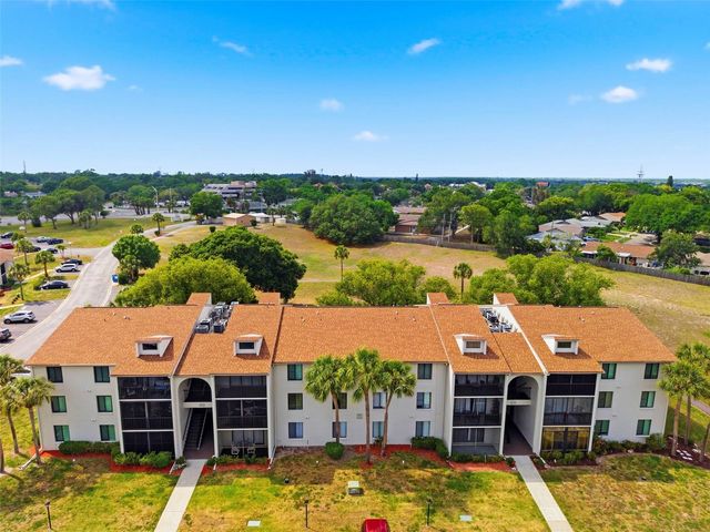 1871 PINE RIDGE WAY W B2, Palm Harbor, FL 34684