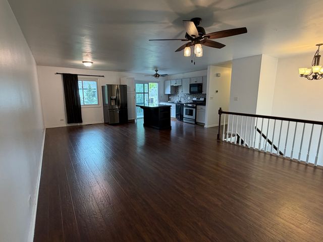 284 Hill Avenue, Bartlett, IL 60103