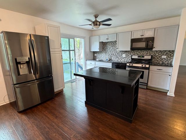 284 Hill Avenue, Bartlett, IL 60103