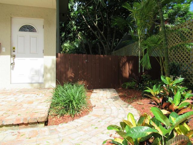 810 Park Place 2e, West Palm Beach, FL 33401