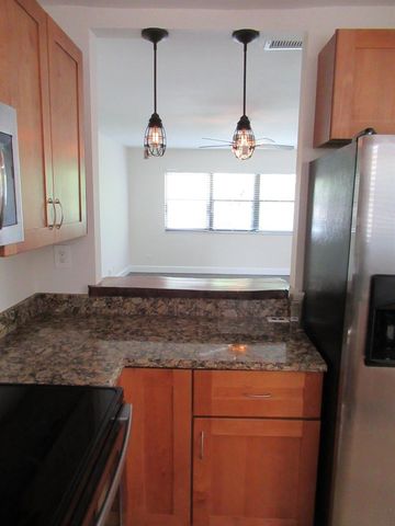 810 Park Place 2e, West Palm Beach, FL 33401