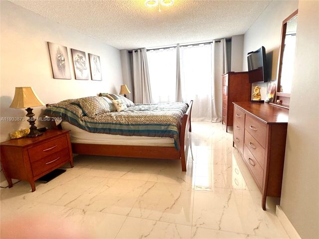 250 174th St 1912, Sunny Isles Beach, FL 33160