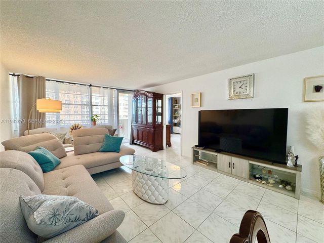 250 174th St 1912, Sunny Isles Beach, FL 33160