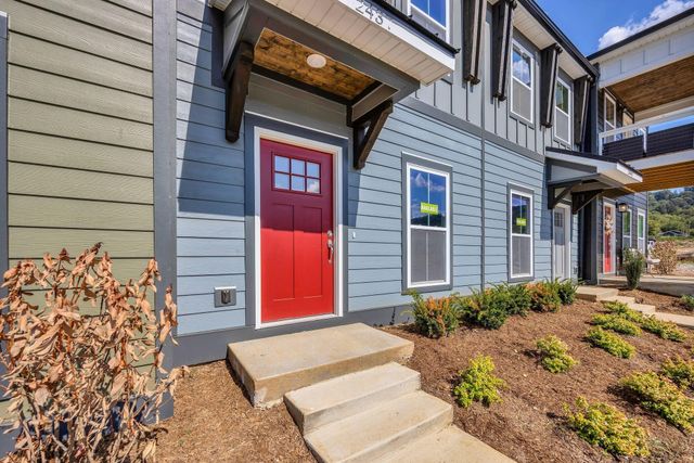 2437 E 17th Street, Chattanooga, TN 37404